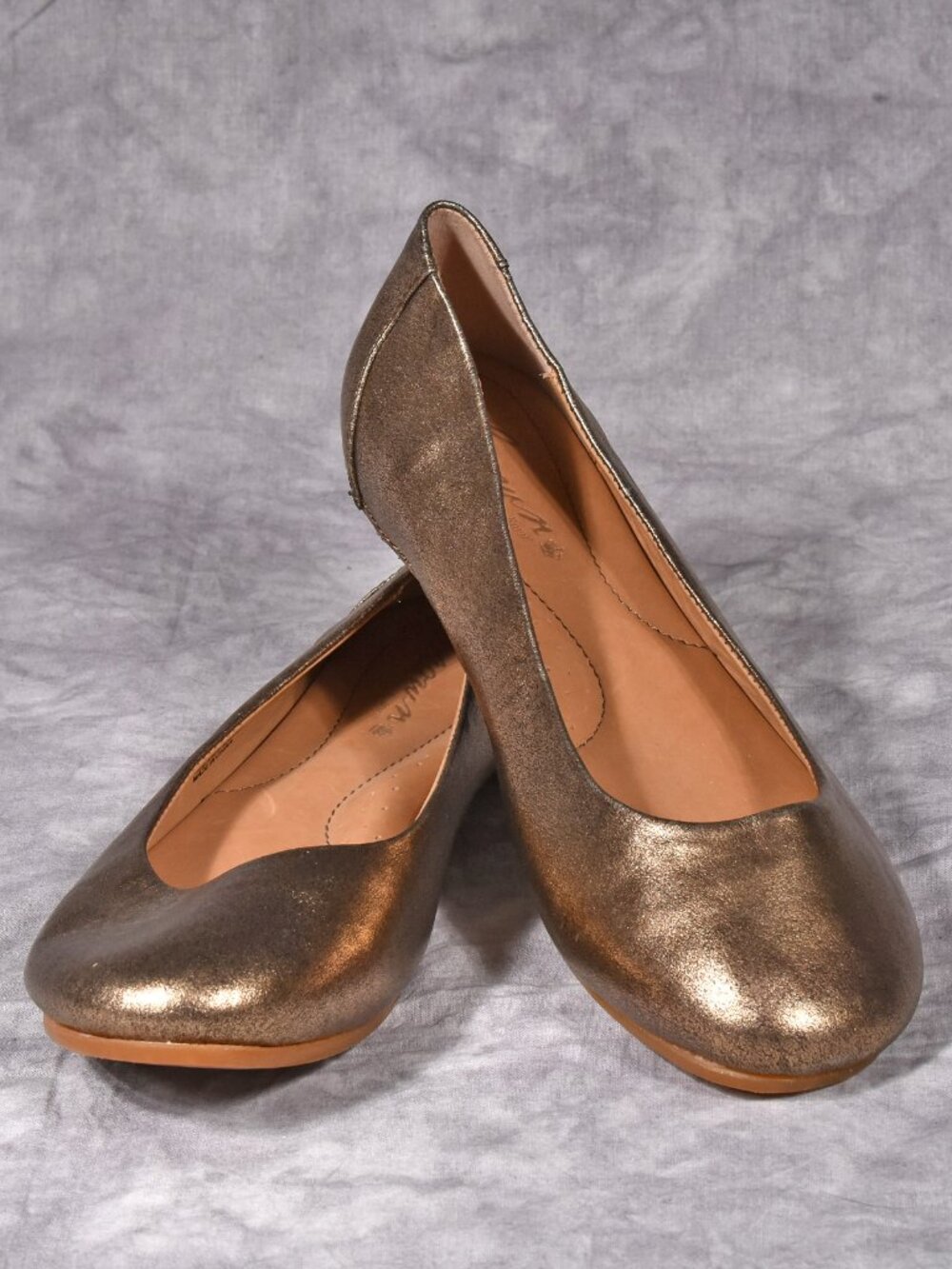 Born Shoes Bronze Copper Gold Ballet Flats Size 8 / 39 Leather Upper Gently Used